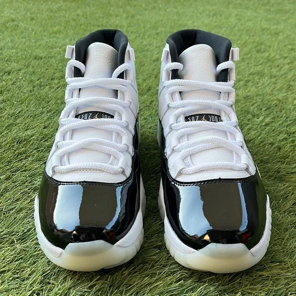 Air Jordan 11 Retro - Picture 2 of 5